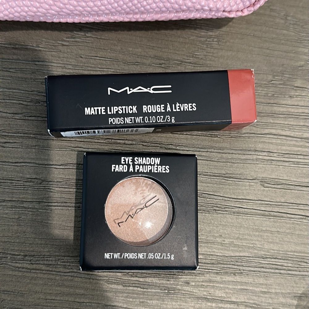 M.A.C Cosmetics bag and goodies - Picture 4 of 7